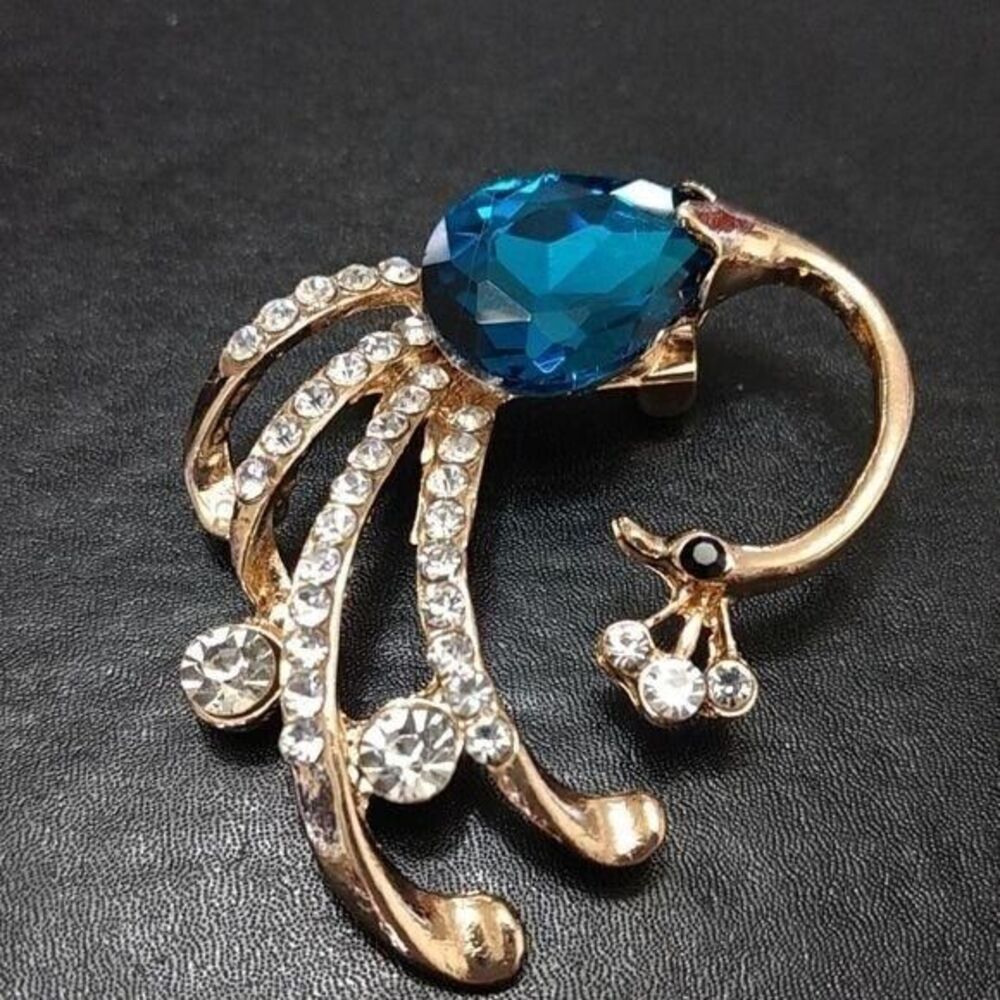 Gold tone peacock brooch blue rhinestone - Picture 4 of 8